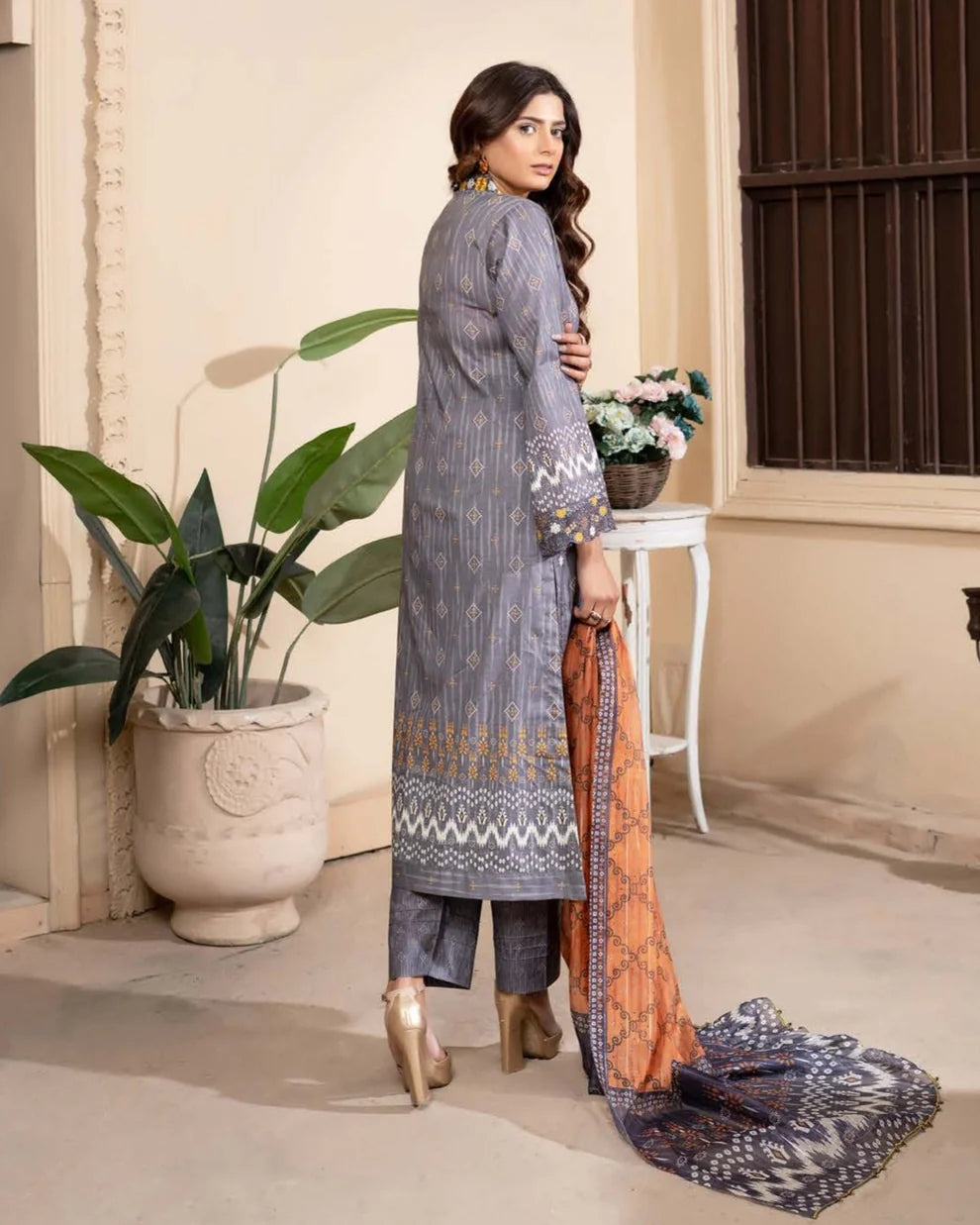 Munira Eid Lawn Grey