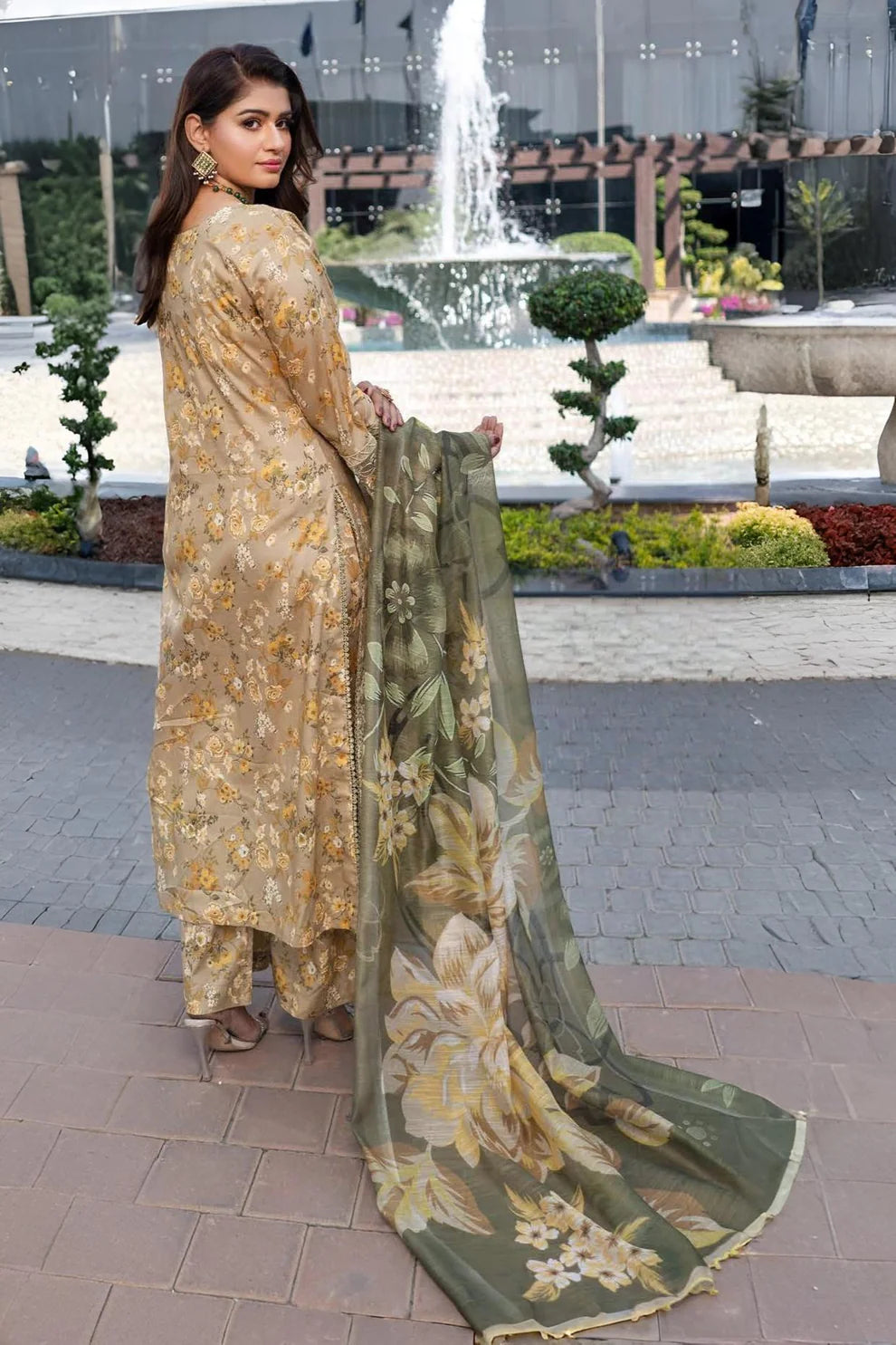 Munira Mah-e-Noor Lawn Mustard