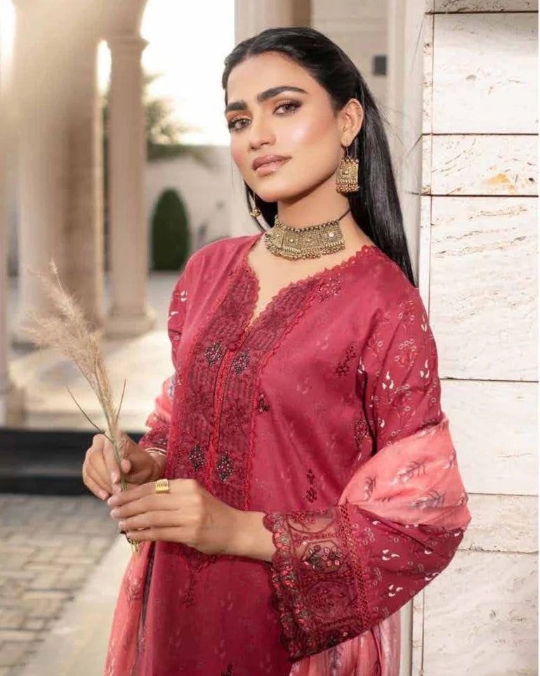 Munira Mehak Lawn Mehroon